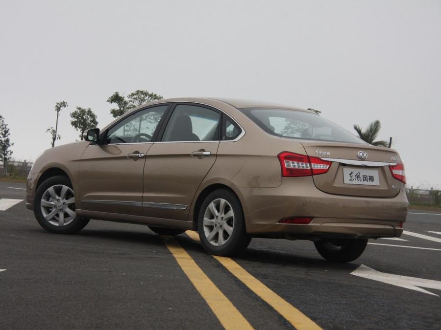  DongFeng Fengshen A60 2012 года  (фото 2 из 11)